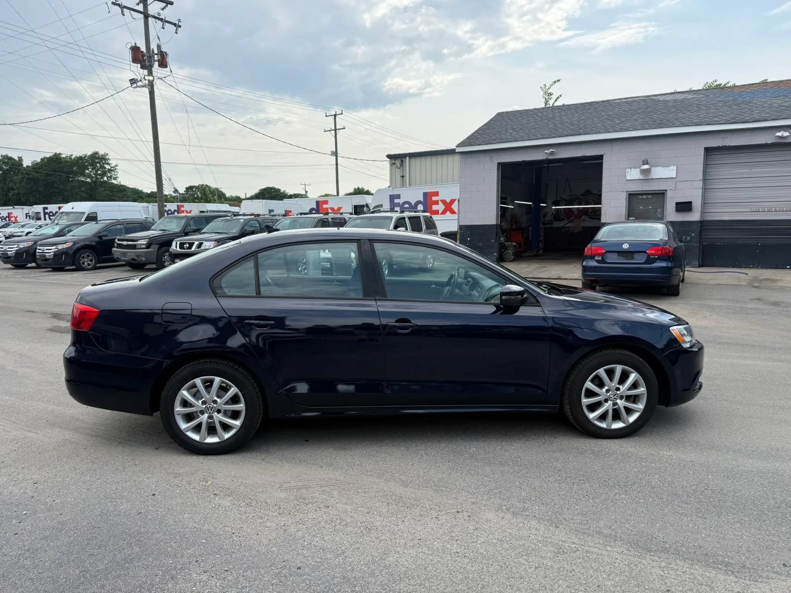Used 2011 Volkswagen Jetta SE FWD image 4