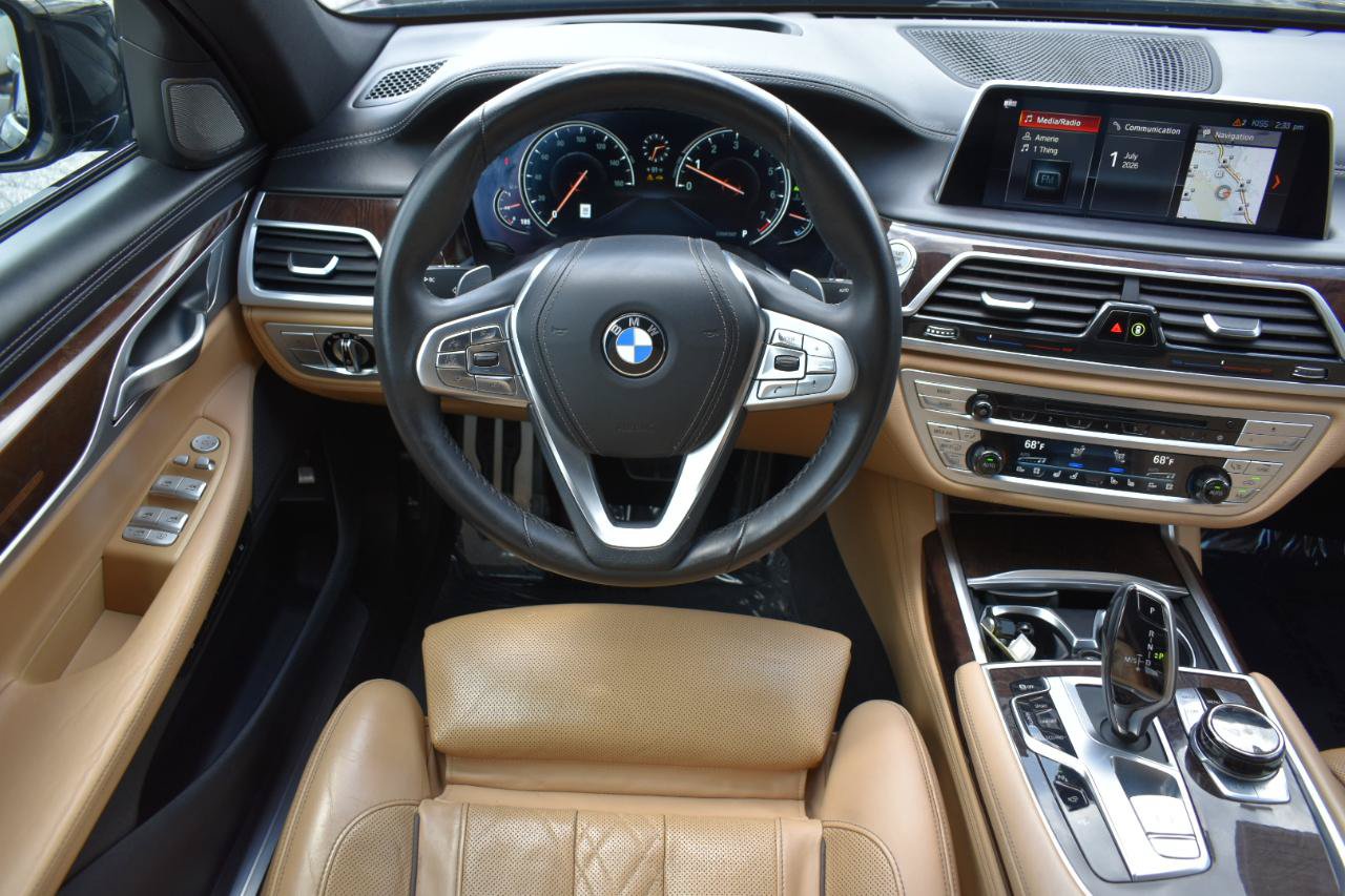 Used 2019 BMW 750i w/ Executive Package RWD image 12