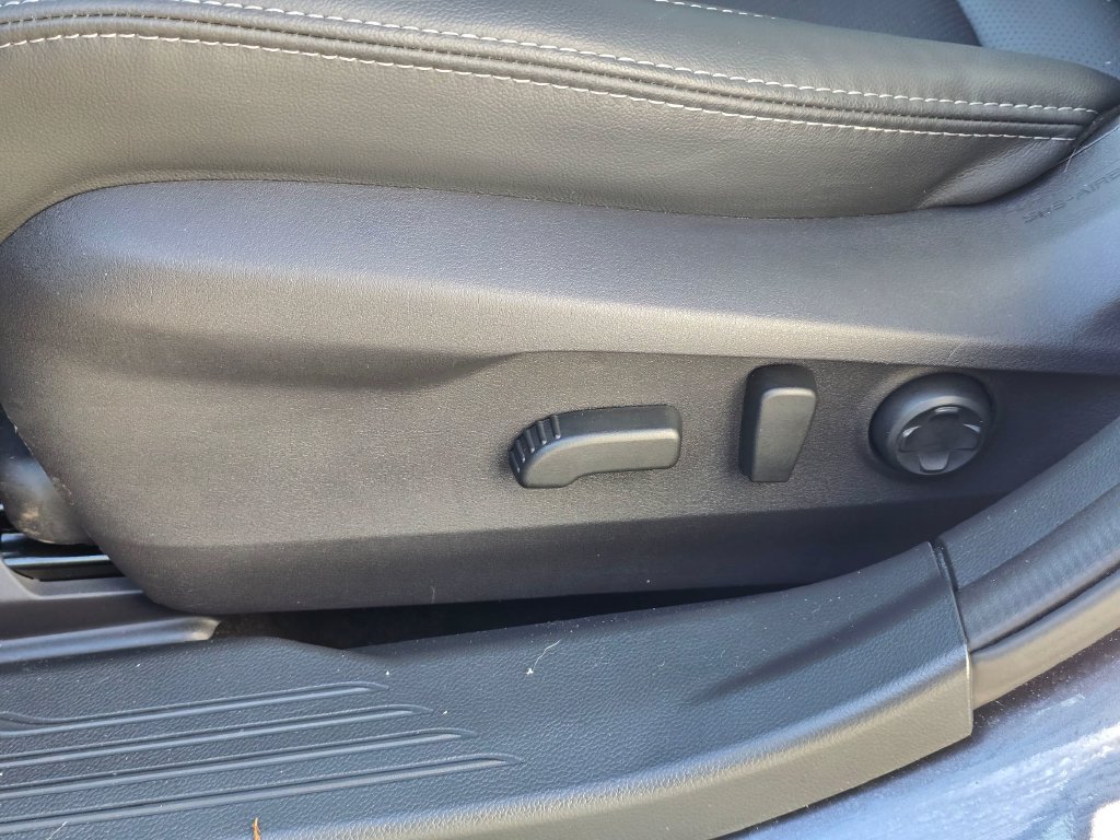 Used 2025 Subaru Outback Limited AWD/4WD image 14