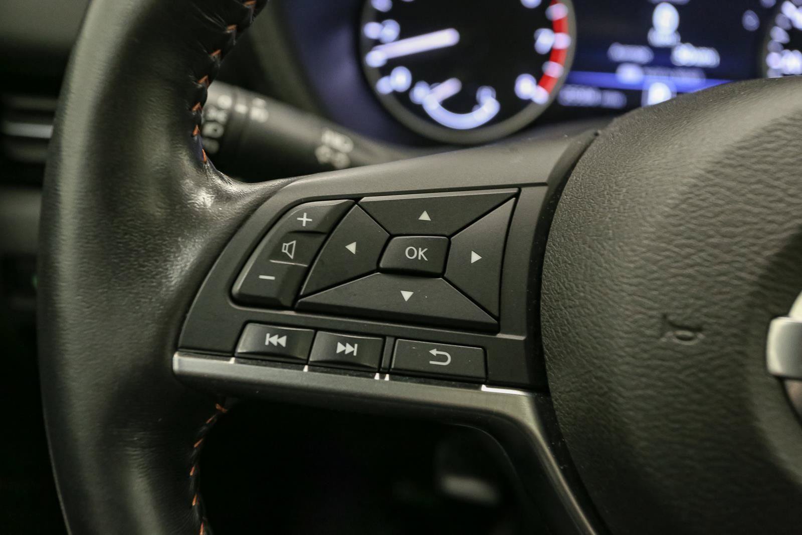 Used 2020 Nissan Sentra SR w/ Premium Package FWD image 33