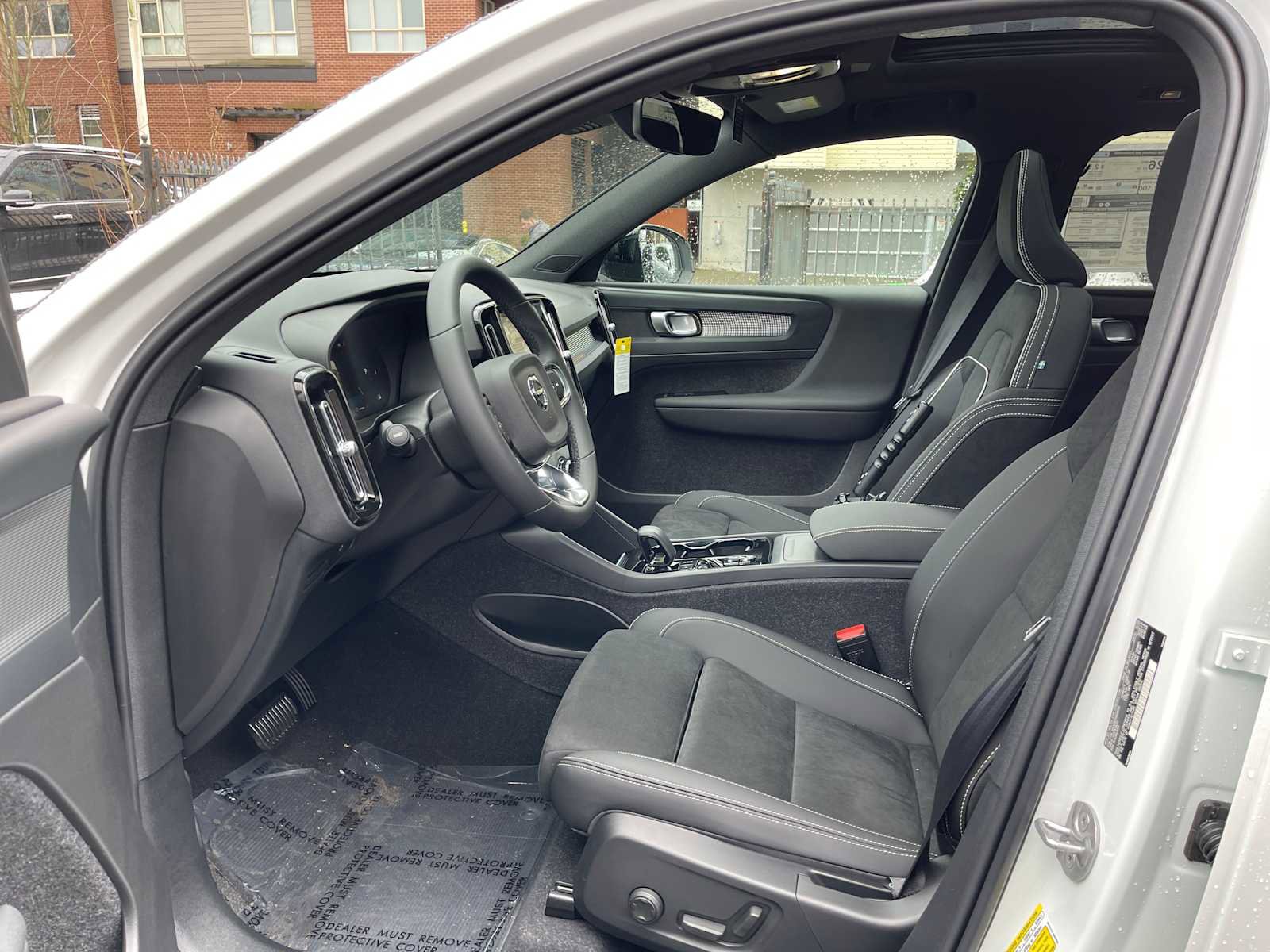 New 2023 Volvo XC40 B5 Plus w/ Protection Package Premier image 18