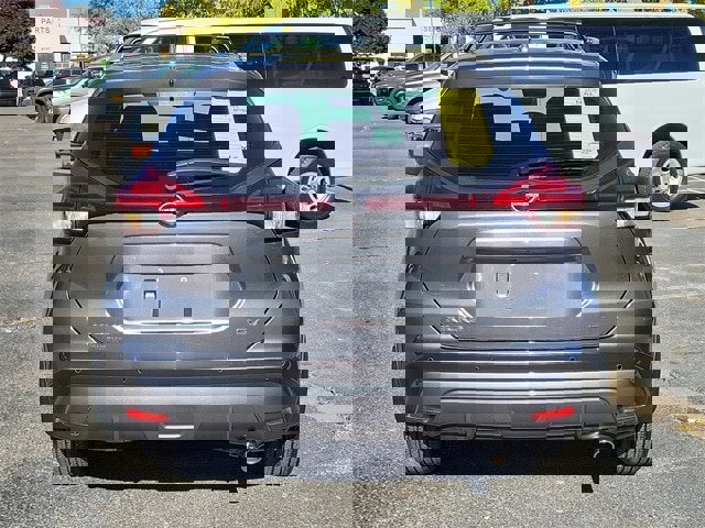 Certified 2024 Nissan Kicks SV w/ Interior Electronics Package image 5