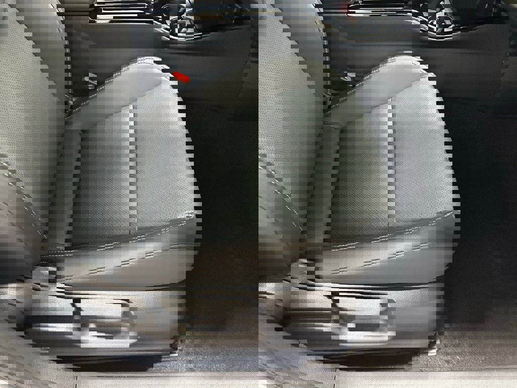 Used 2025 Toyota Prius XLE image 61