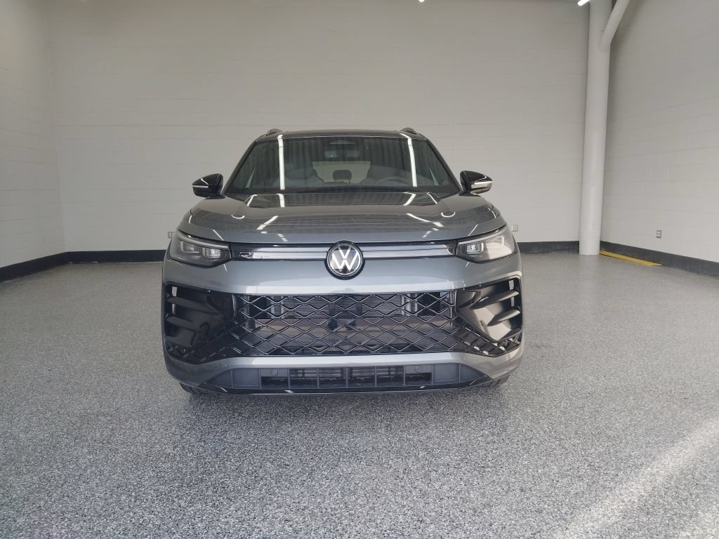 New 2026 Volkswagen Tiguan SE R-Line AWD/4WD image 2