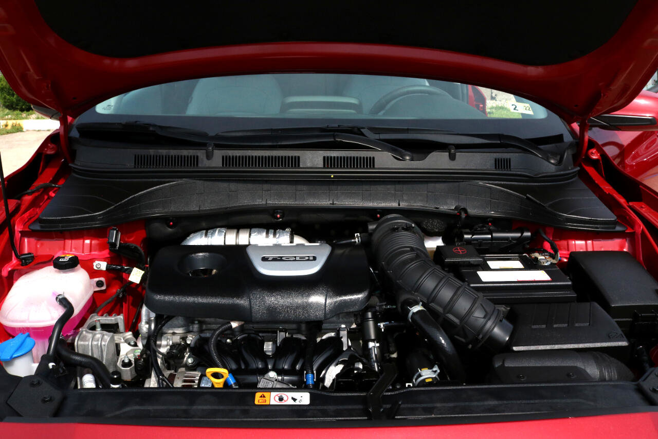 Used 2021 Hyundai Kona Limited w/ Winter Weather Package image 44