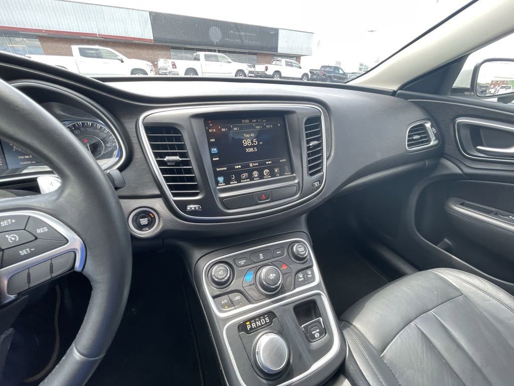 Used 2017 Chrysler 200 Limited Platinum FWD image 32