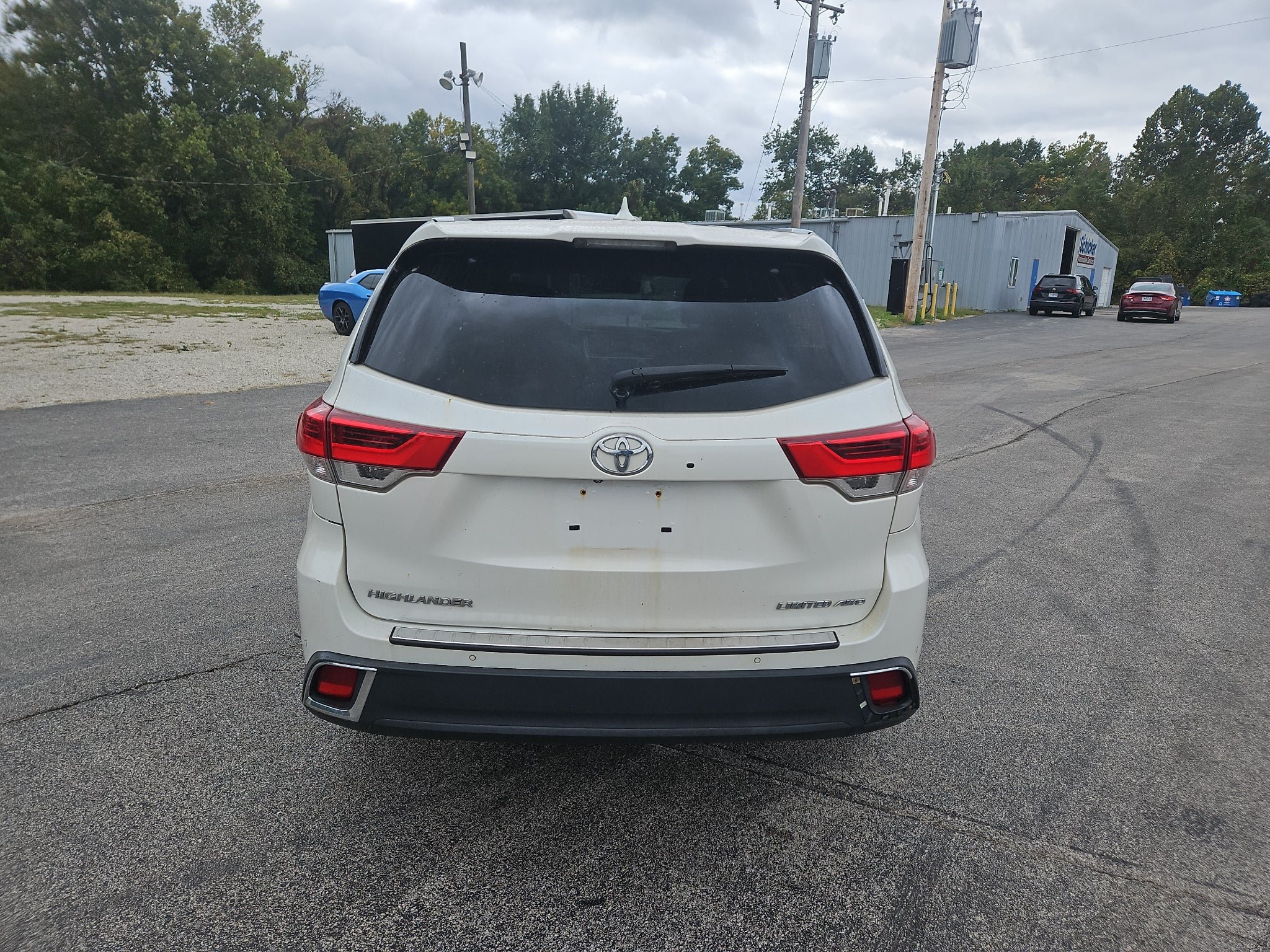 Used 2019 Toyota Highlander Limited AWD/4WD image 4