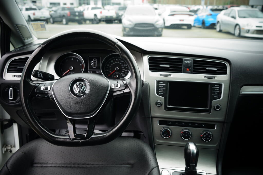 Used 2016 Volkswagen Golf SE w/ Lighting Package image 13