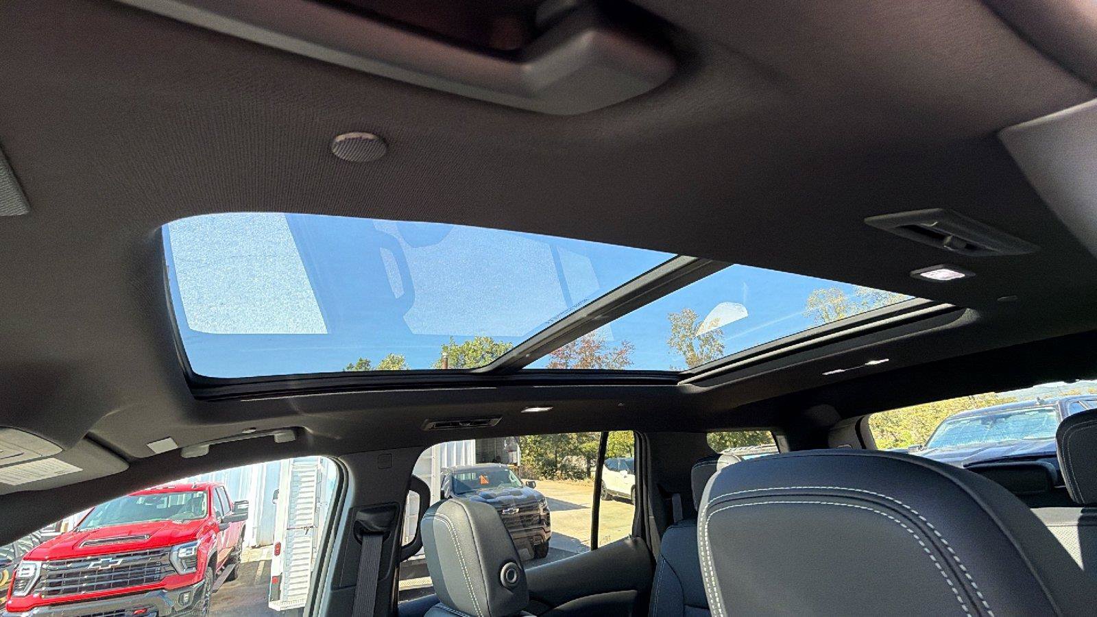 New 2027 Chevrolet Traverse LT w/ Driver Confidence Package FWD image 3