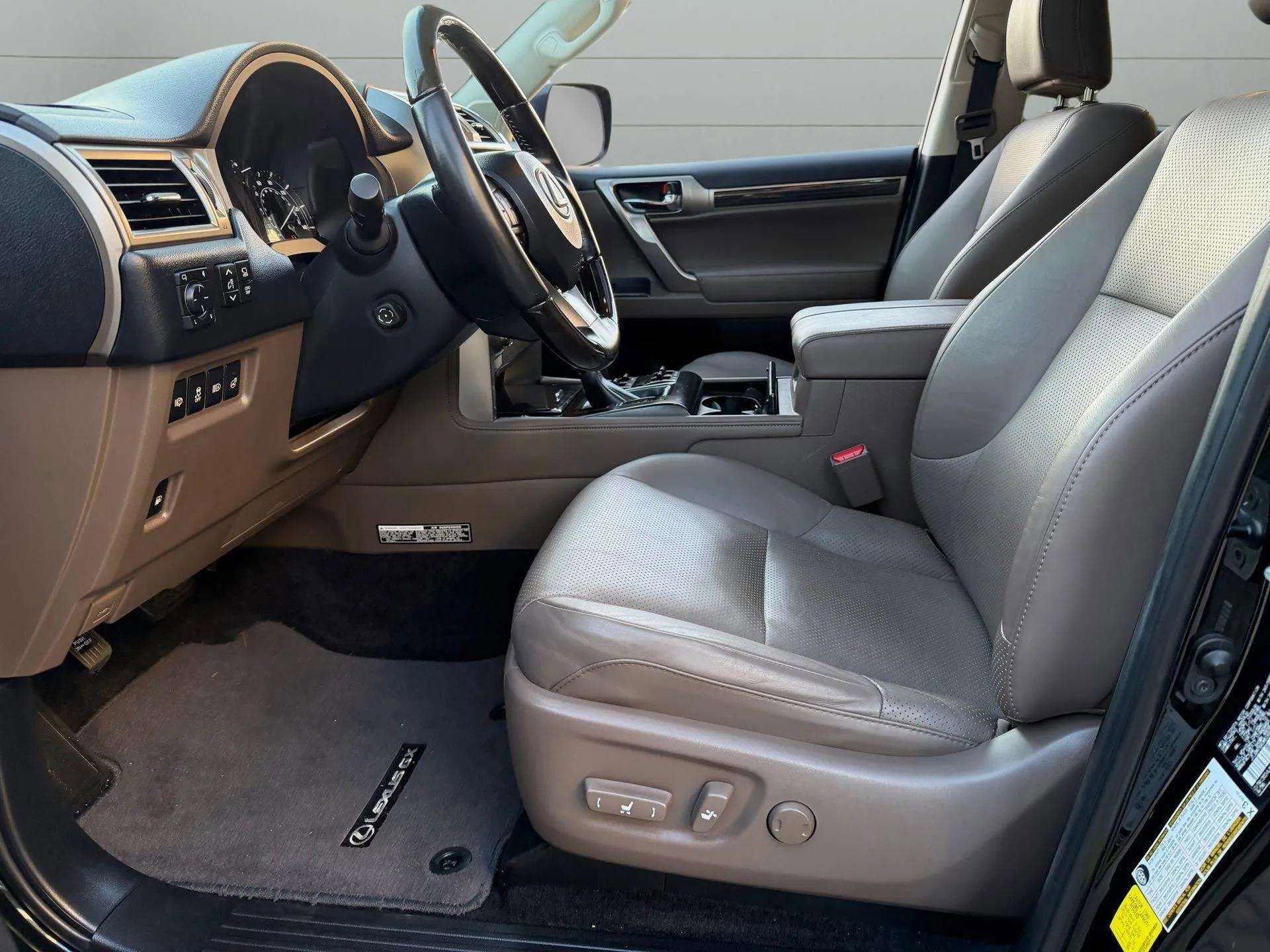 Used 2021 Lexus GX 460 Luxury w/ Sport Design Package image 22