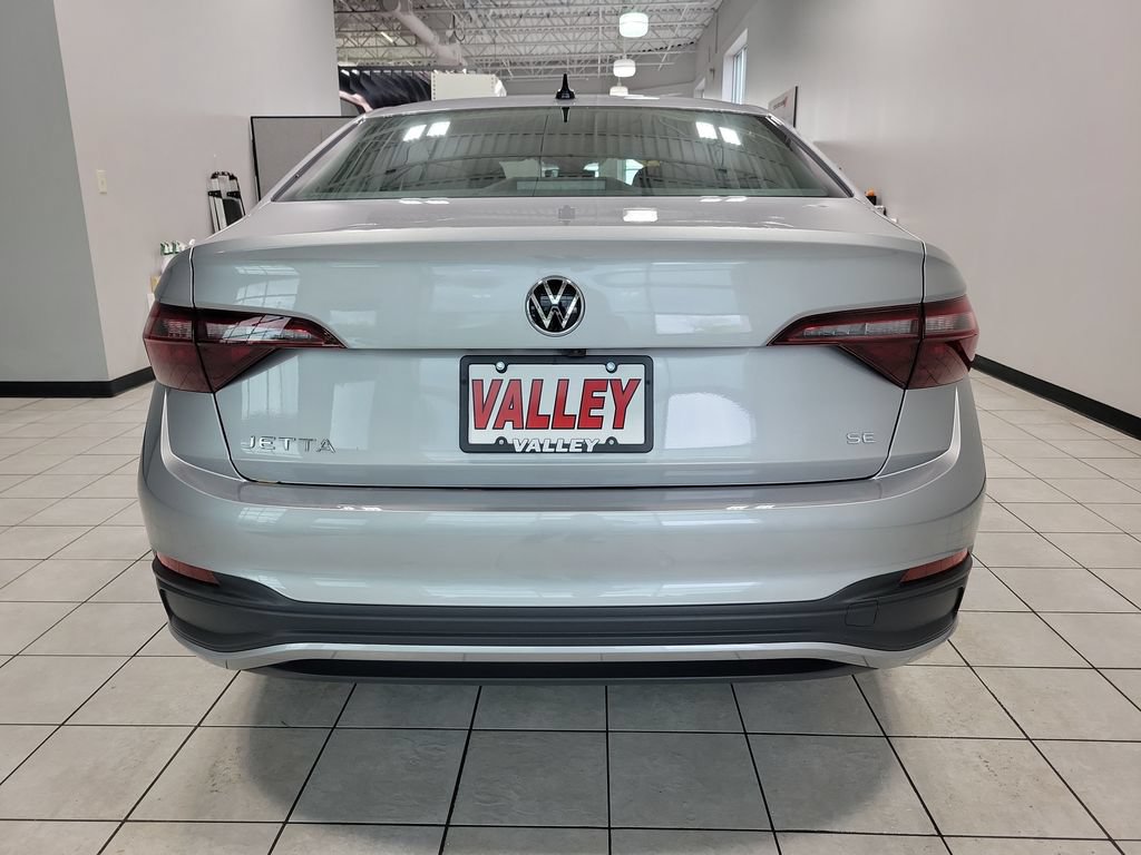 Used 2023 Volkswagen Jetta SE w/ Panoramic Sunroof Package FWD image 11