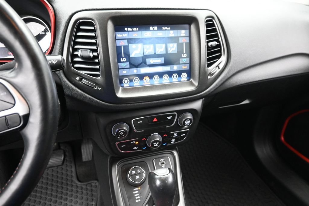 Used 2018 Jeep Compass Trailhawk w/ Leather Interior Group AWD/4WD image 19