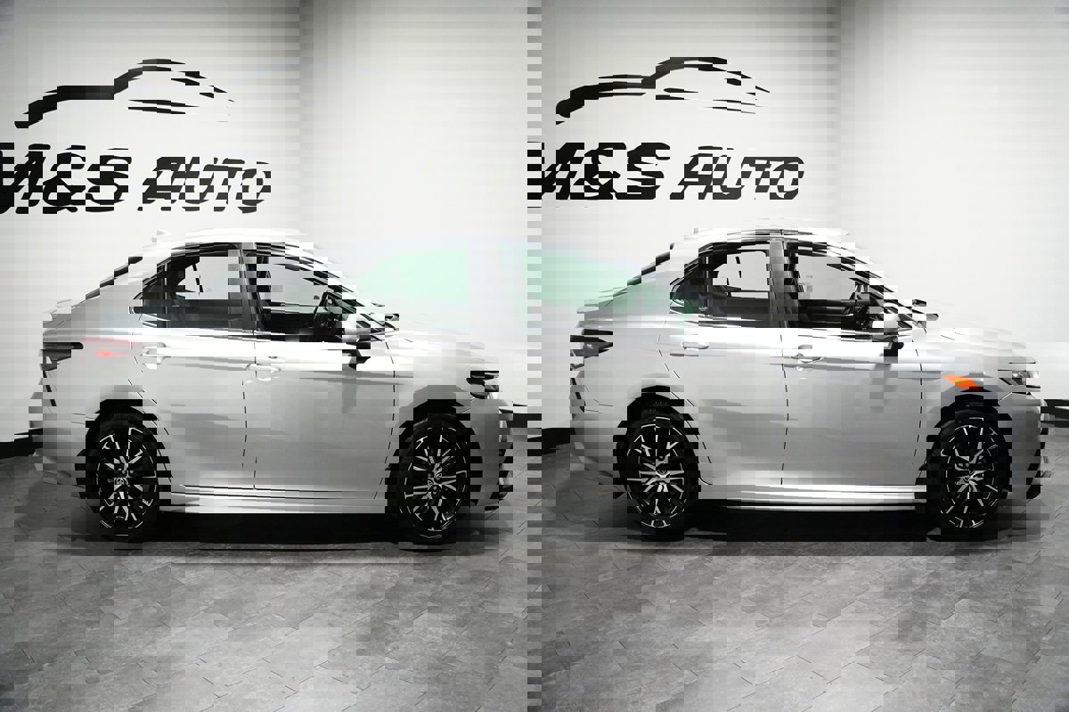 Used 2021 Toyota Camry SE w/ Carpet Mat Package (TMS) image 6