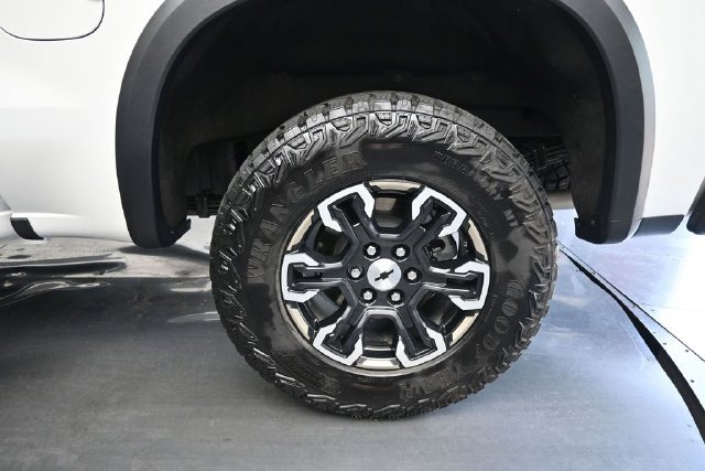 Used 2025 Chevrolet Silverado 1500 ZR2 w/ Technology Package AWD/4WD image 16