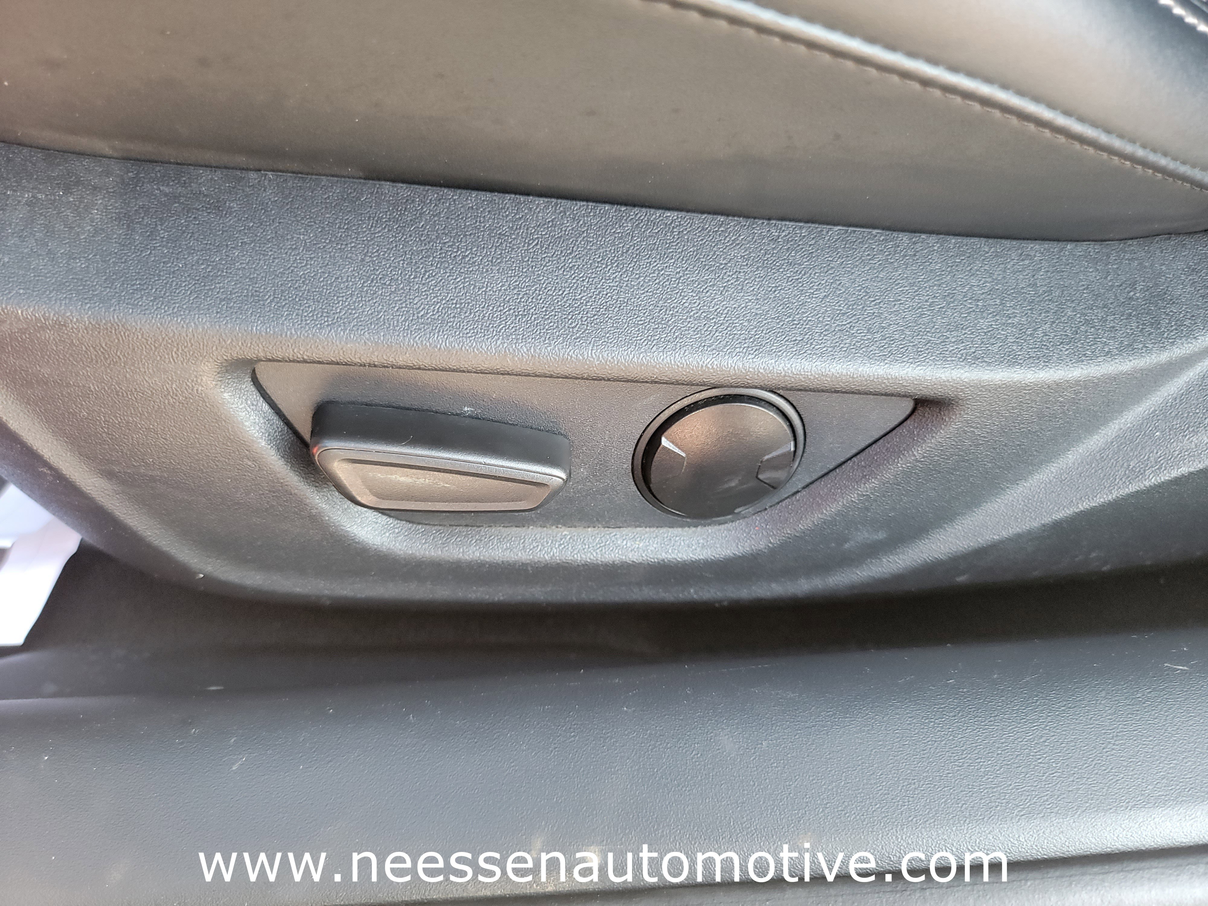 Used 2024 Ford Mustang Convertible image 13