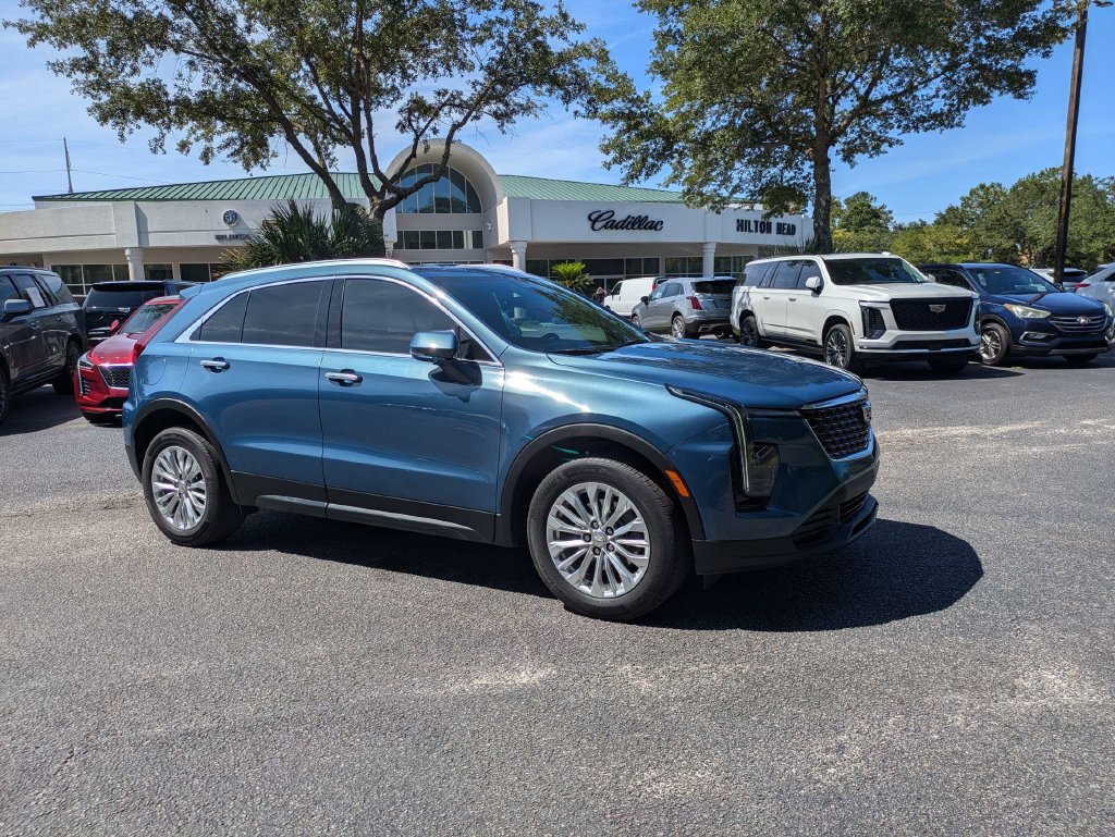 Certified 2024 Cadillac XT4 Luxury w/ Cold Weather Package FWD image 1