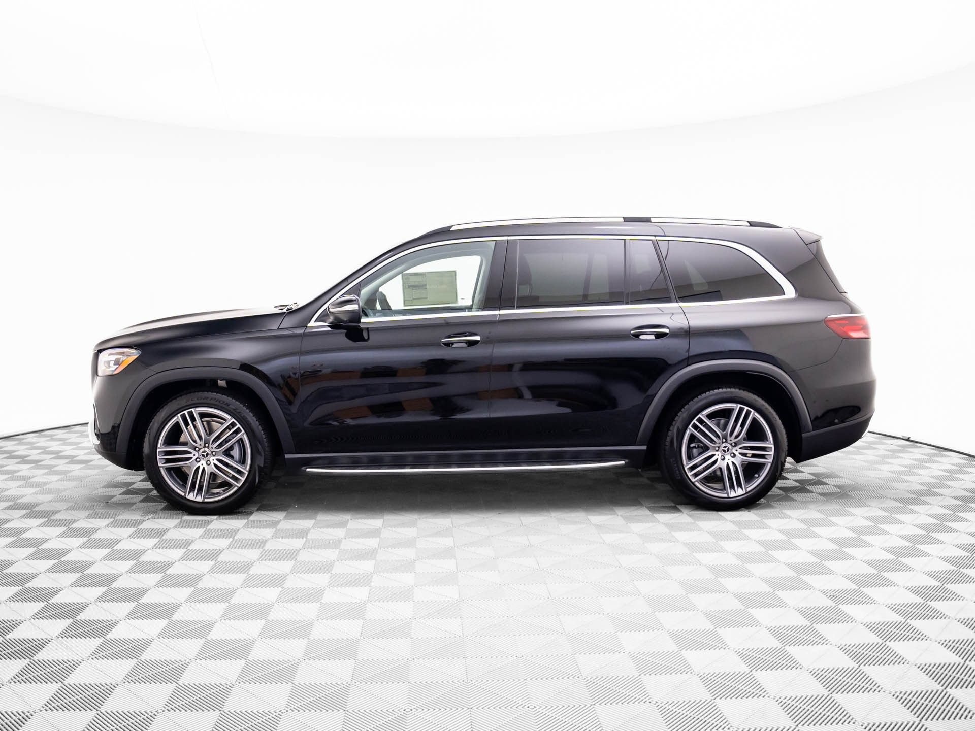 New 2026 Mercedes-Benz GLS 450 4MATIC image 2