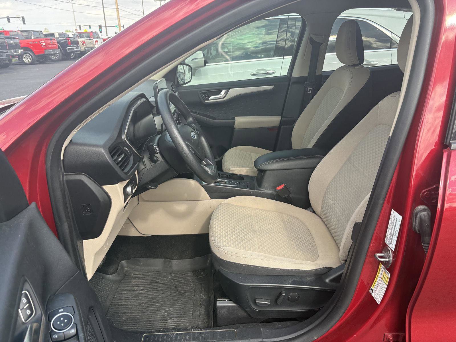 Used 2020 Ford Escape SE FWD image 4