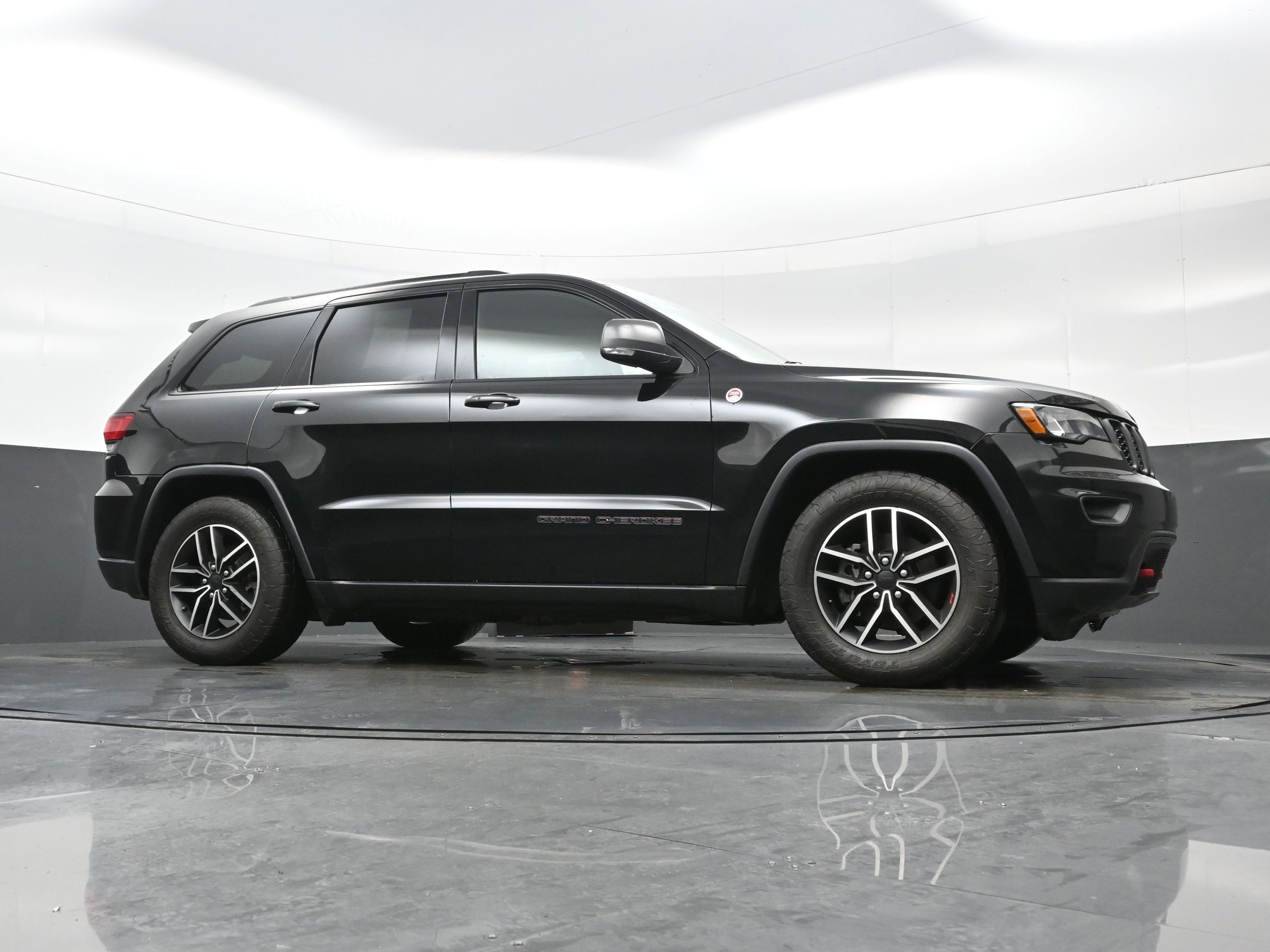 Used 2020 Jeep Grand Cherokee Trailhawk AWD/4WD image 31