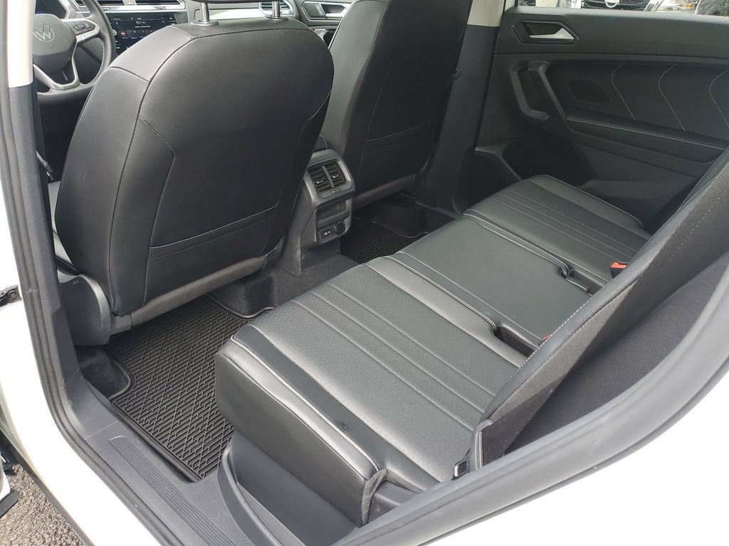 Used 2022 Volkswagen Tiguan SE w/ Panoramic Sunroof Package AWD/4WD image 14