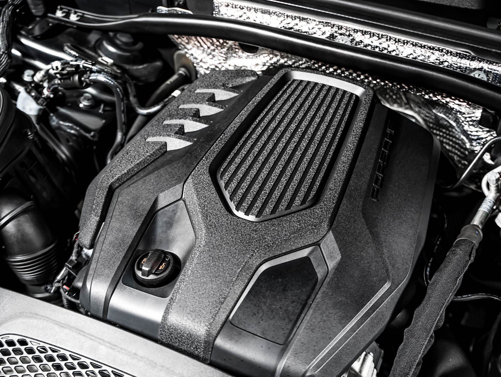 Certified 2022 Porsche Macan AWD/4WD image 13