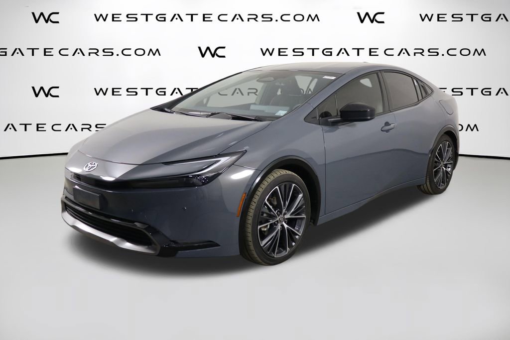 Used 2025 Toyota Prius XLE image 1