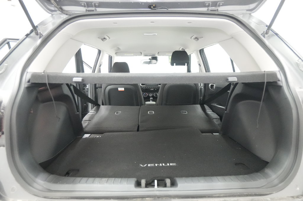 Used 2026 Hyundai Venue SE FWD image 19
