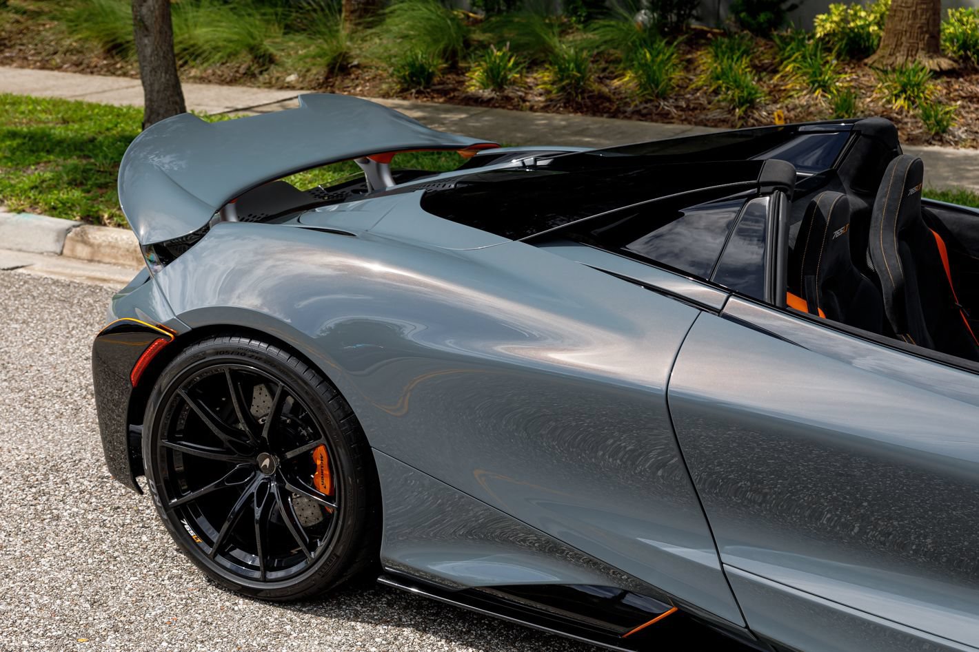 Used 2022 McLaren 765LT RWD image 23