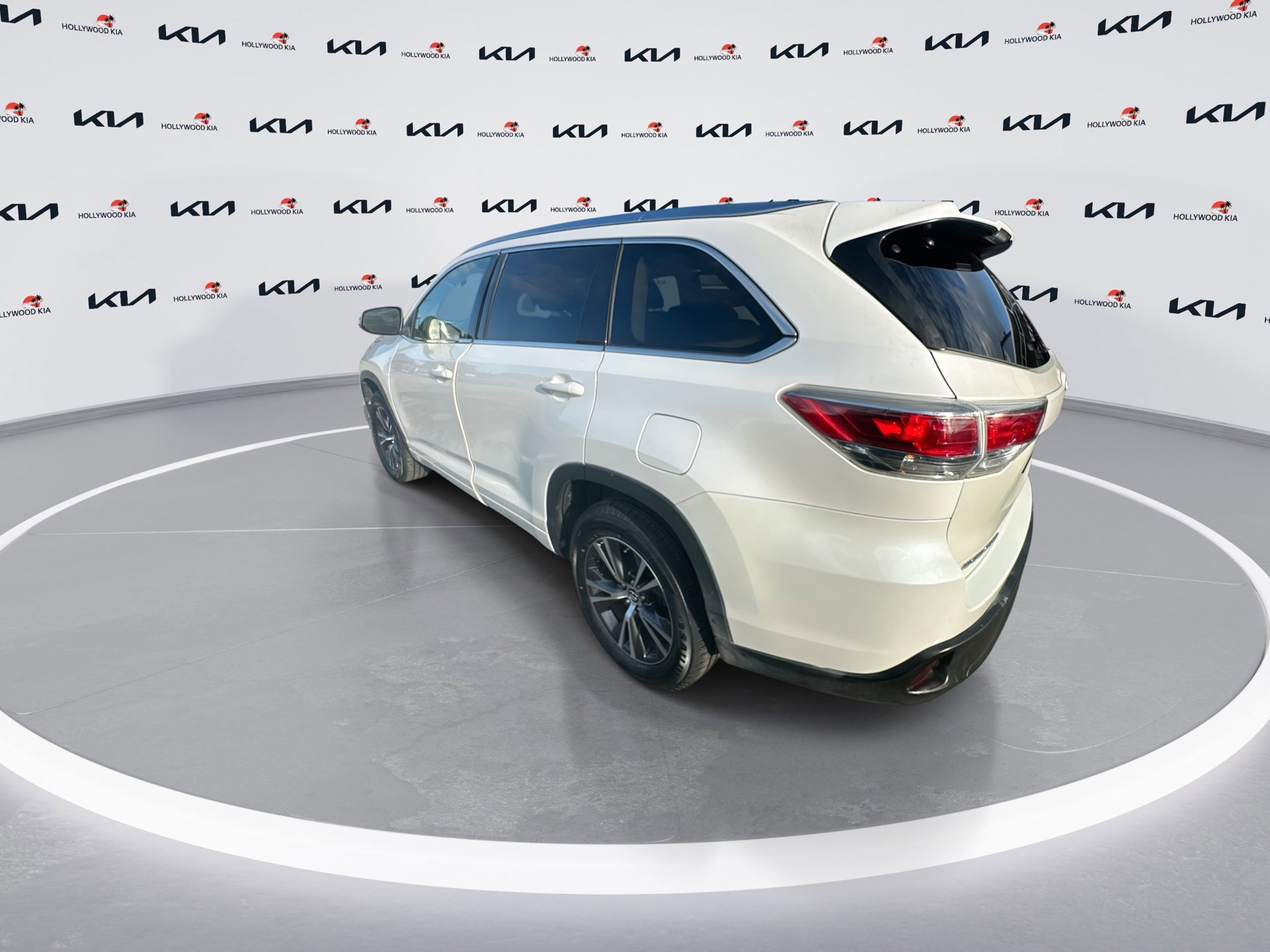 Used 2016 Toyota Highlander XLE image 6