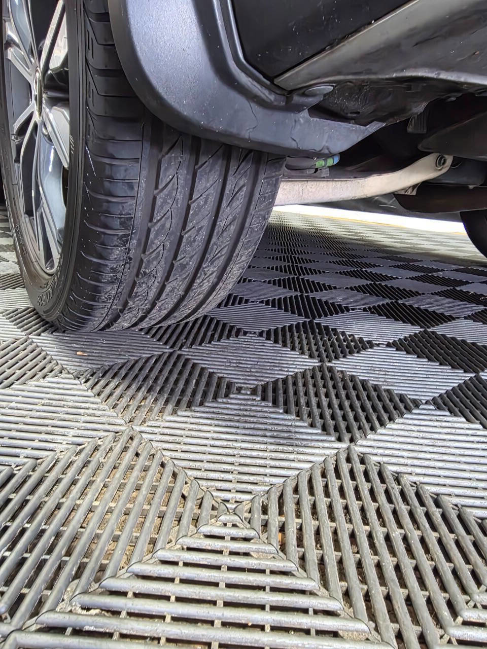 Used 2017 INFINITI QX30 Premium w/ Navigation Package image 34