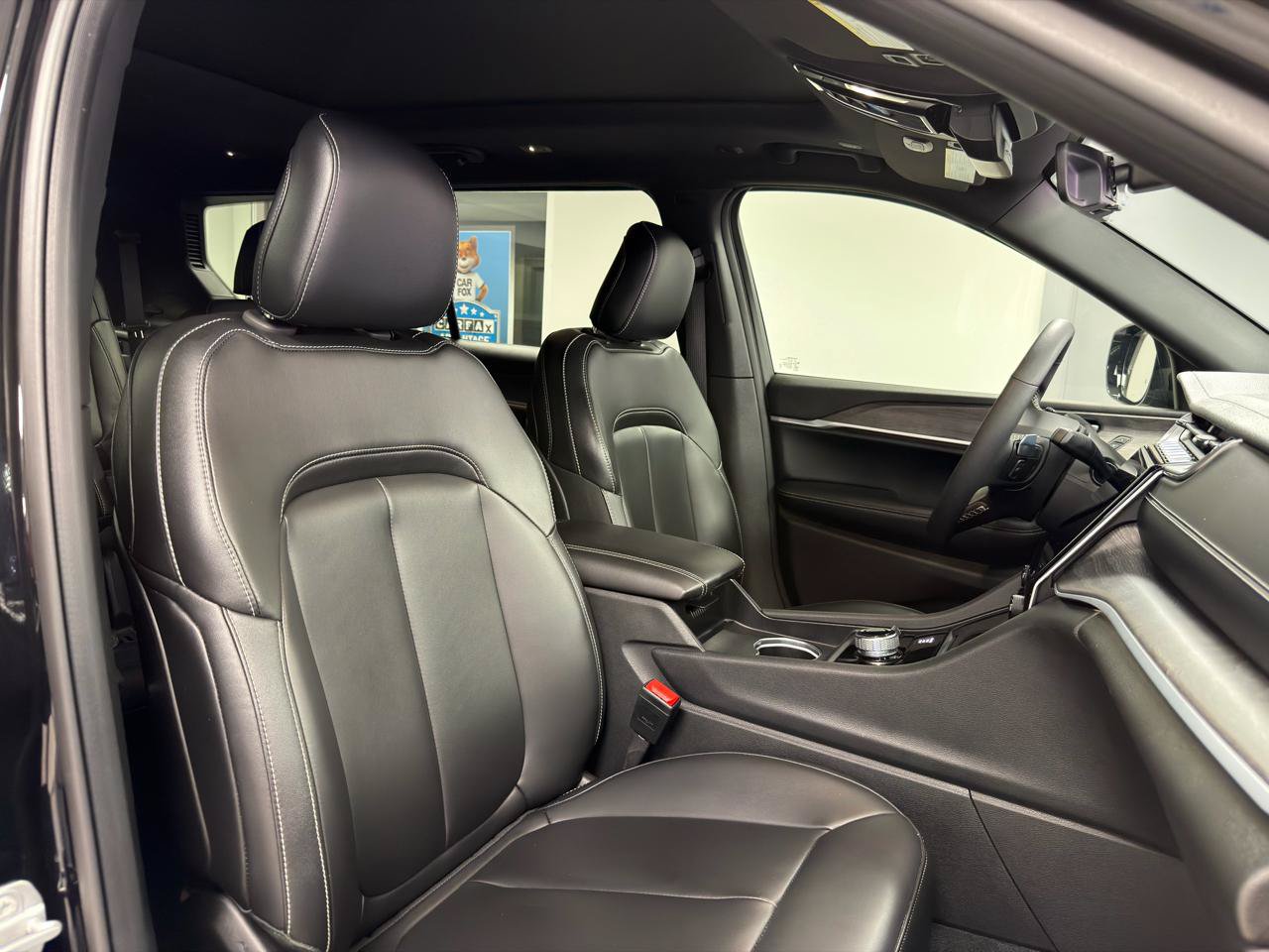 Used 2025 Jeep Grand Cherokee L Limited w/ Black Appearance Package AWD/4WD image 12