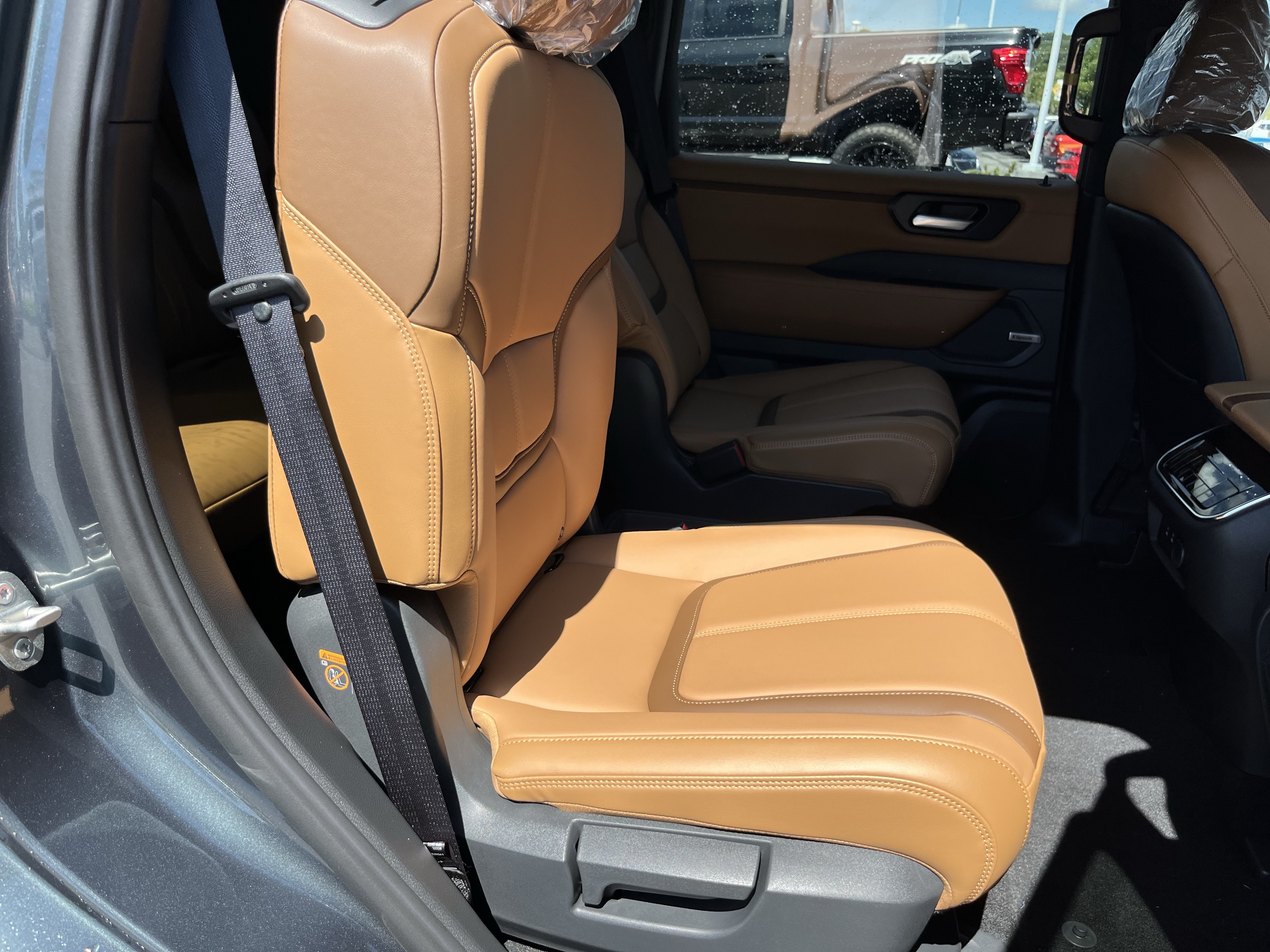 New 2026 Nissan Armada SL w/ Captain's Chari Seat Package AWD/4WD image 4