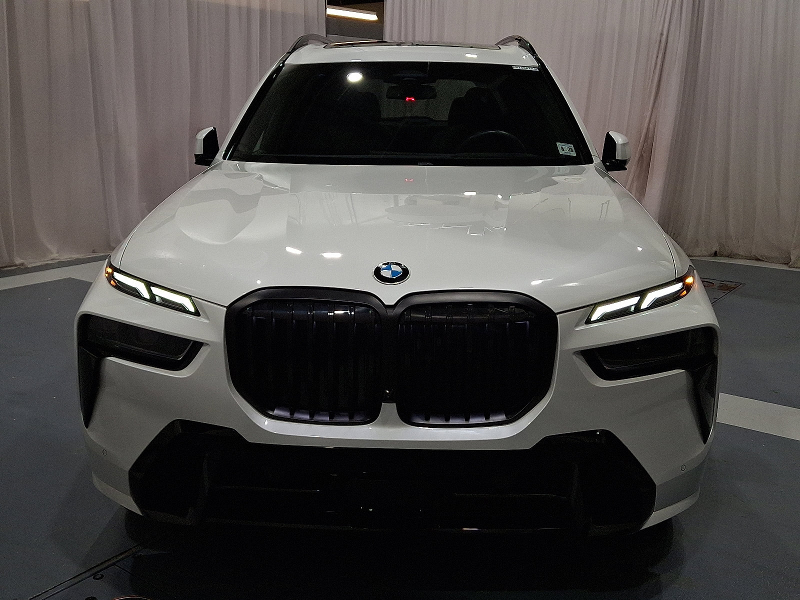 Used 2024 BMW X7 xDrive40i w/ M Sport Package image 8