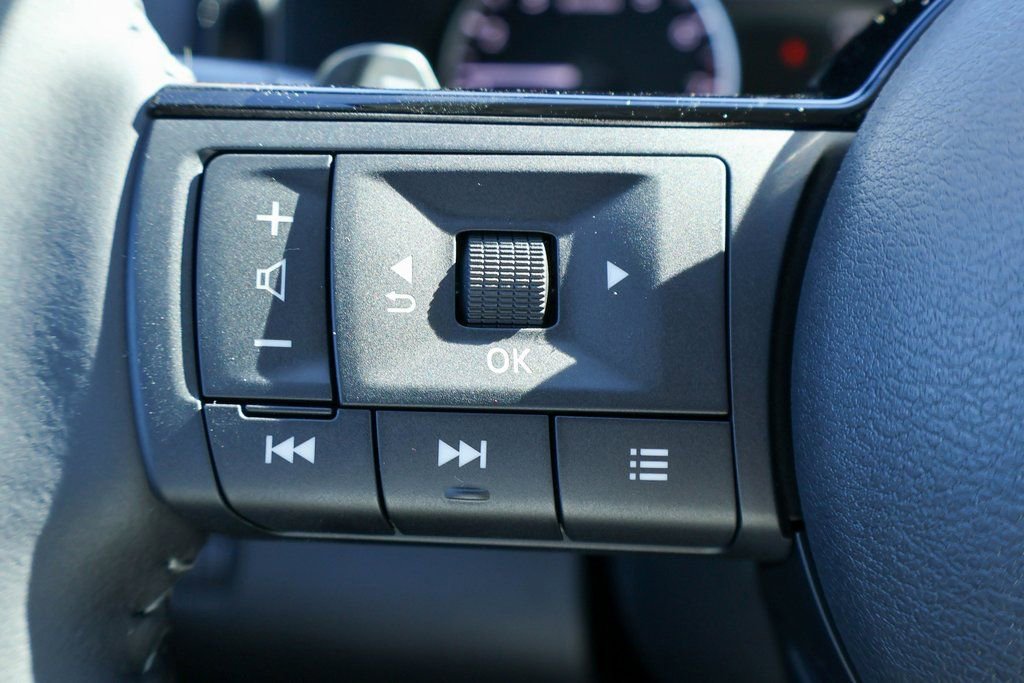 New 2025 Nissan Pathfinder SL image 10