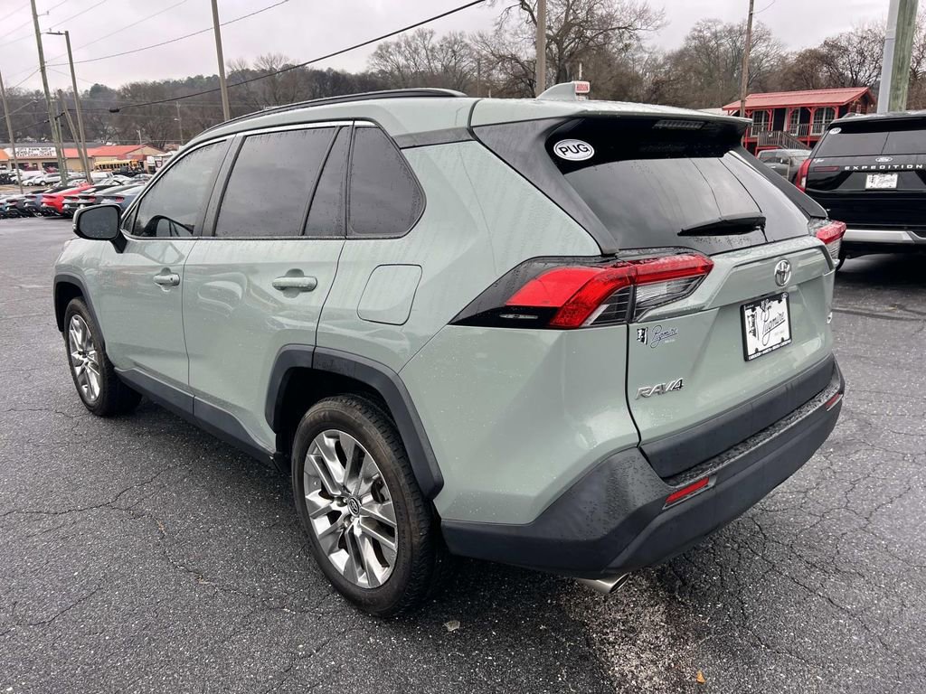 Used 2020 Toyota RAV4 XLE Premium image 5