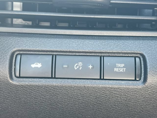 Used 2025 Nissan Altima 2.5 SV FWD image 32