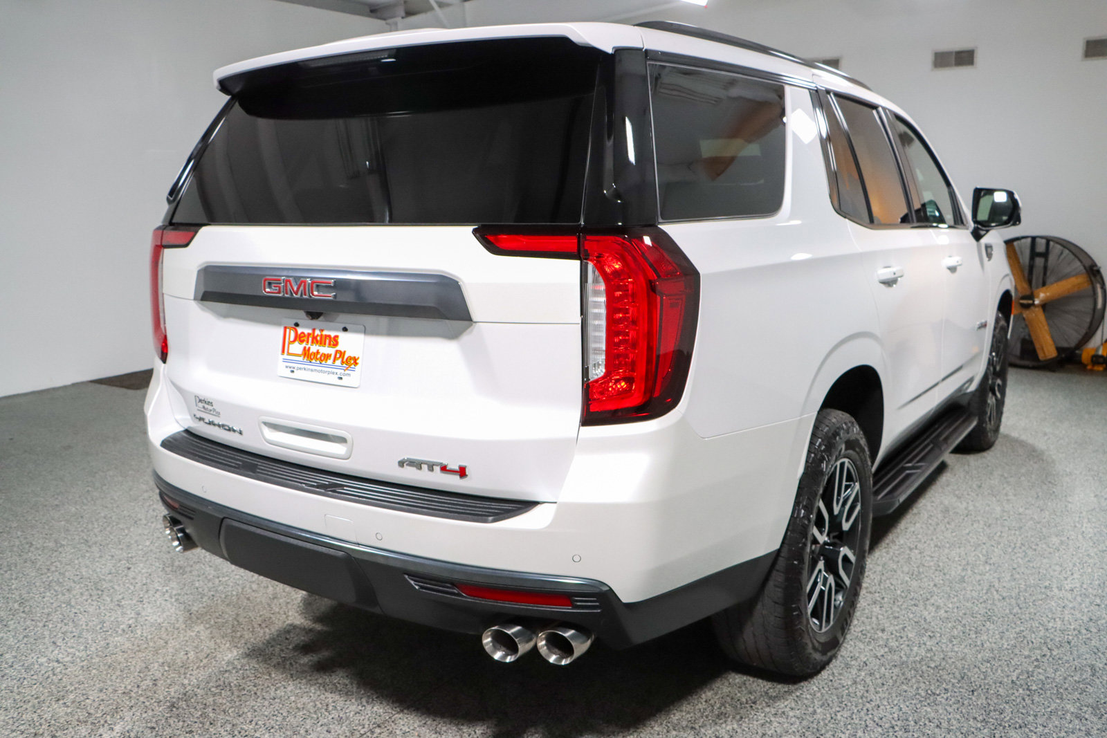 Used 2024 GMC Yukon AT4 w/ Technology Package image 7