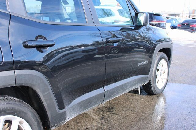 Used 2016 Jeep Renegade Latitude w/ Cold Weather Group FWD image 45