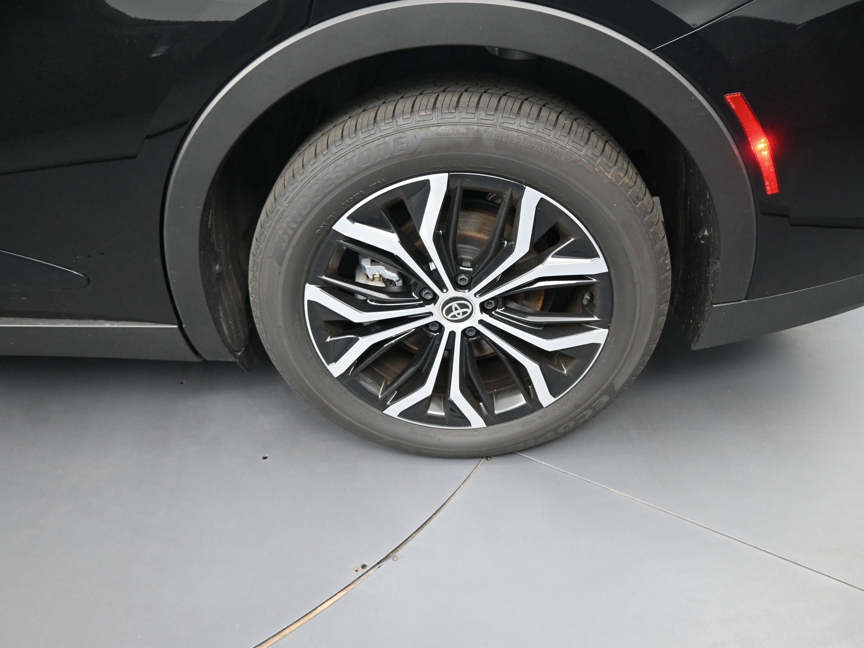 Certified 2025 Toyota Crown XLE image 20