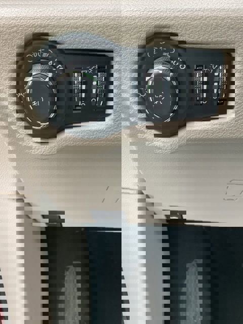 Used 2020 Chrysler Pacifica Touring-L image 28