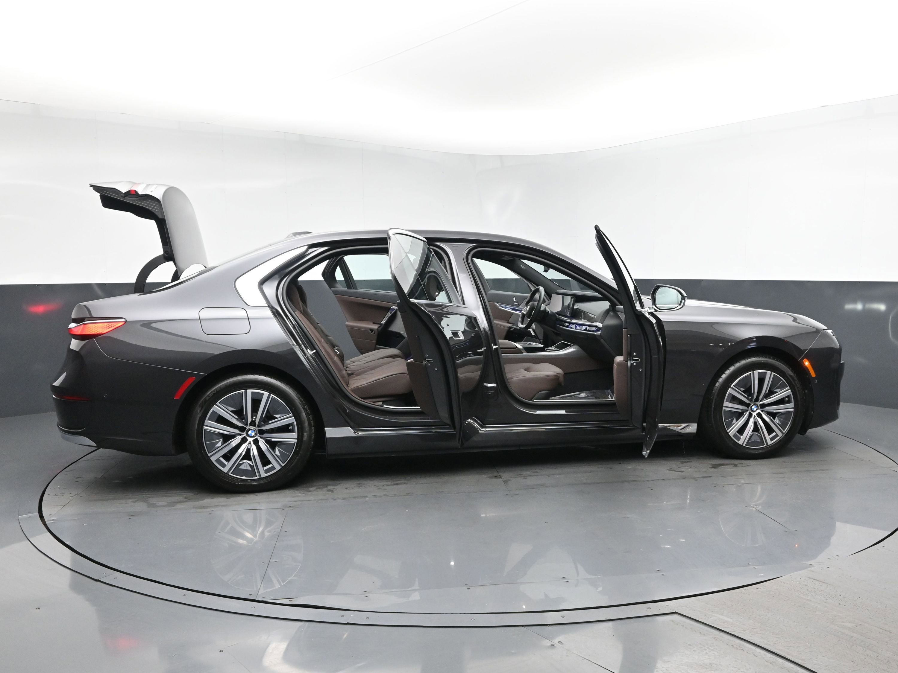 Used 2024 BMW i7 eDrive50 RWD image 26
