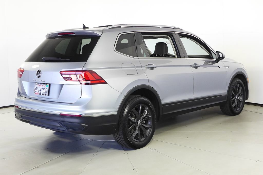 Used 2024 Volkswagen Tiguan SE w/ Panoramic Sunroof Package image 7