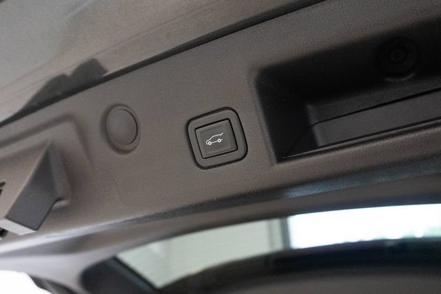 Used 2020 Chevrolet Equinox LT w/ Sport Edition FWD image 16