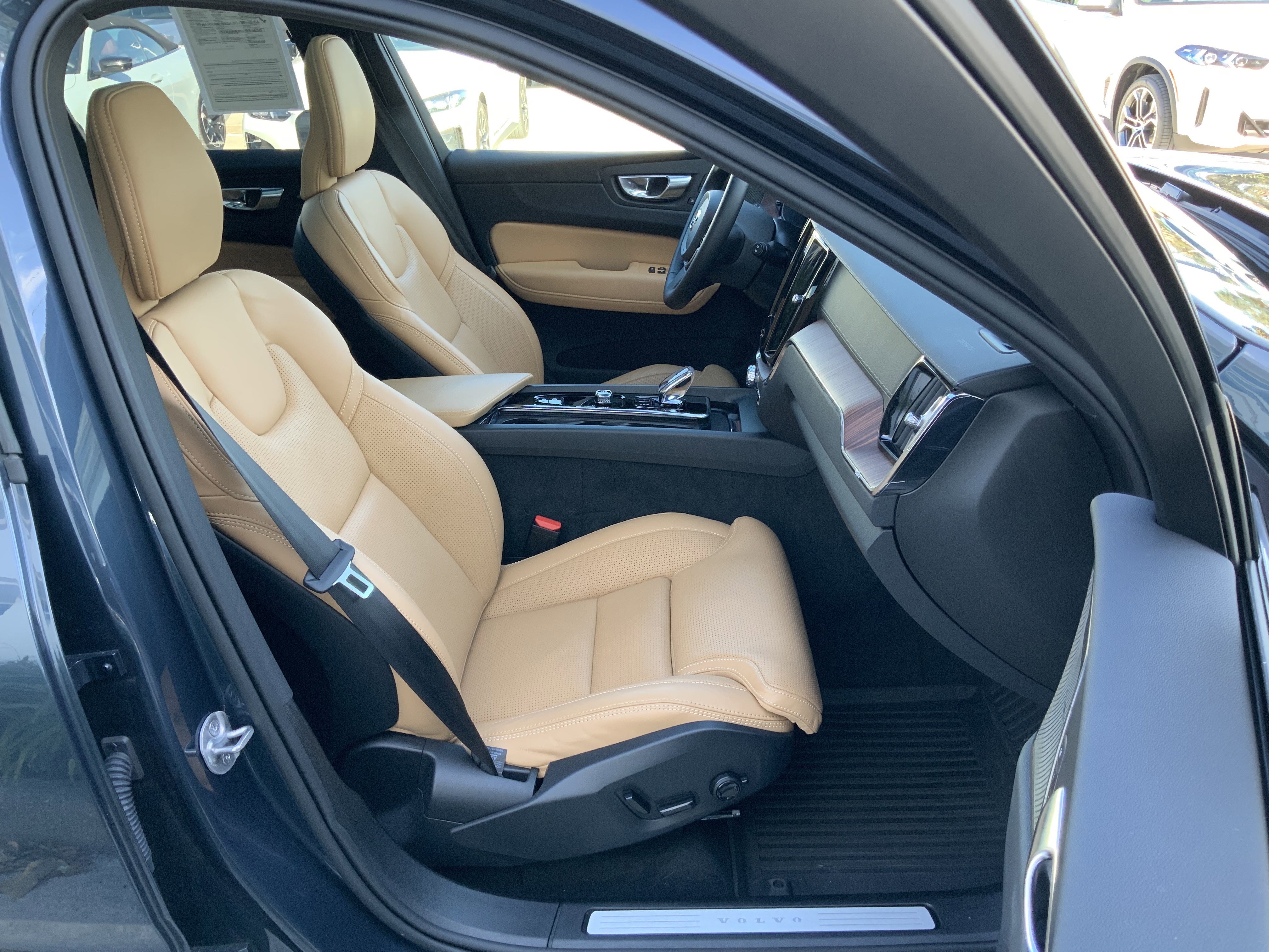 Used 2025 Volvo XC60 B5 Ultra w/ Protection Package Premier image 22