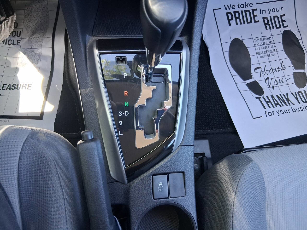 Used 2015 Toyota Corolla L image 24