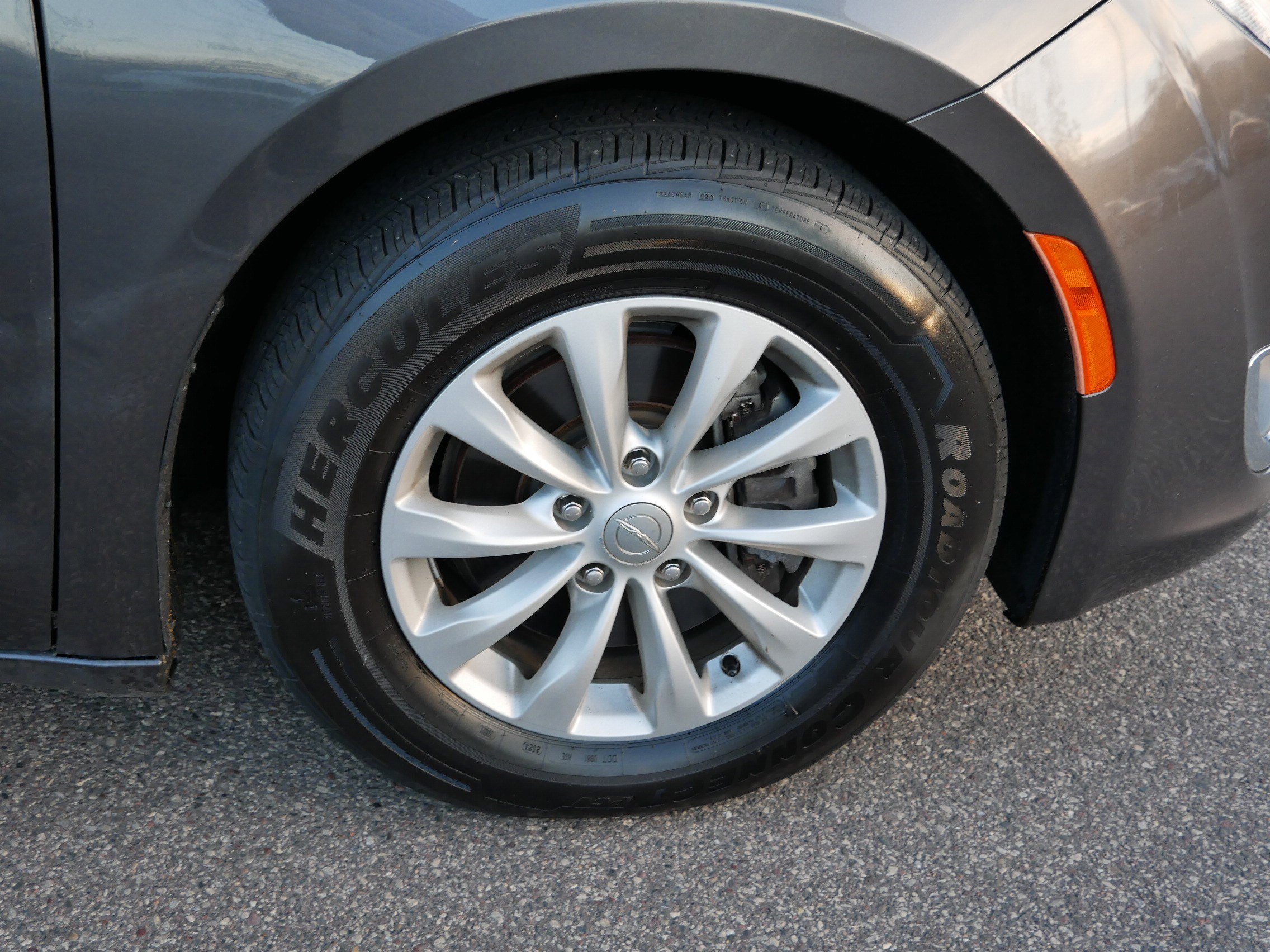 Used 2017 Chrysler Pacifica Touring-L image 16