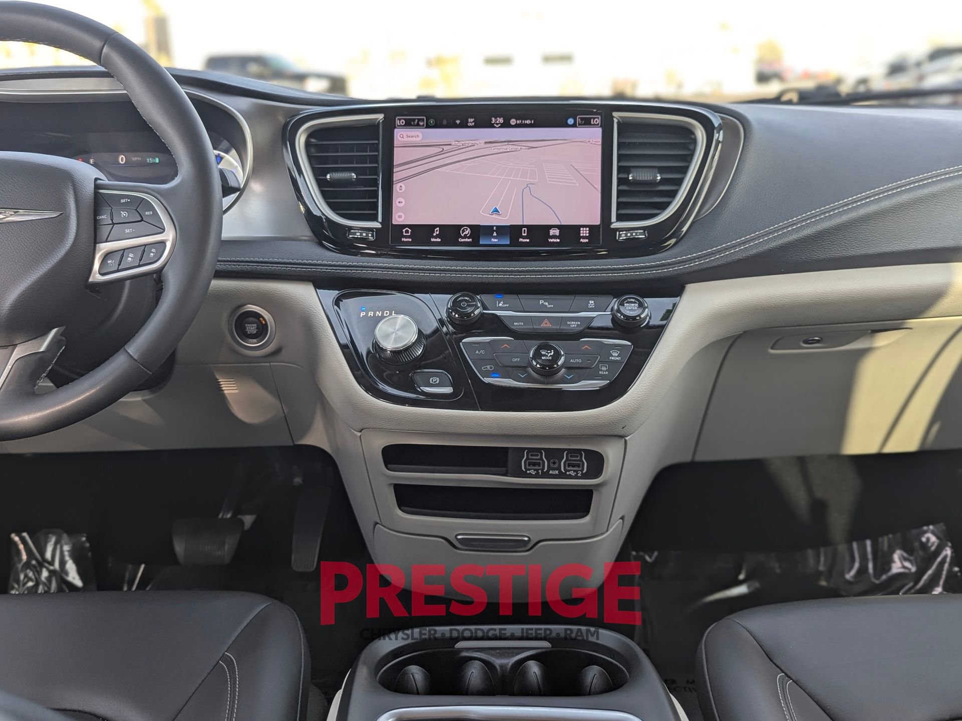 Used 2024 Chrysler Pacifica Select image 19