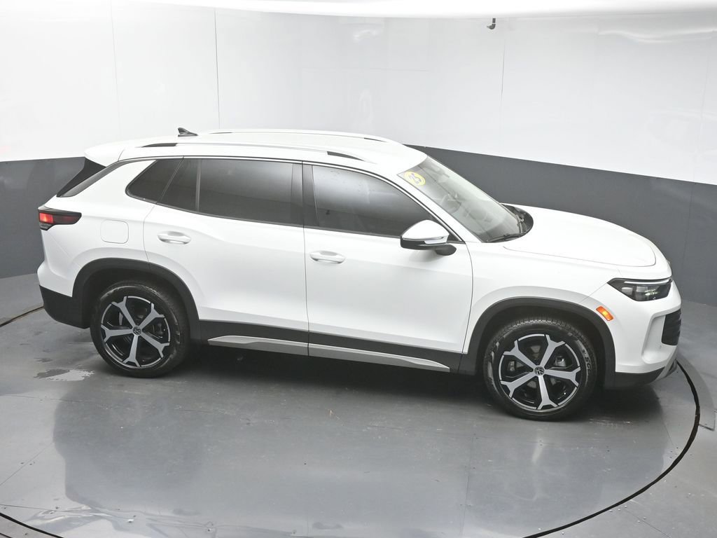 Certified 2025 Volkswagen Tiguan SE FWD image 49