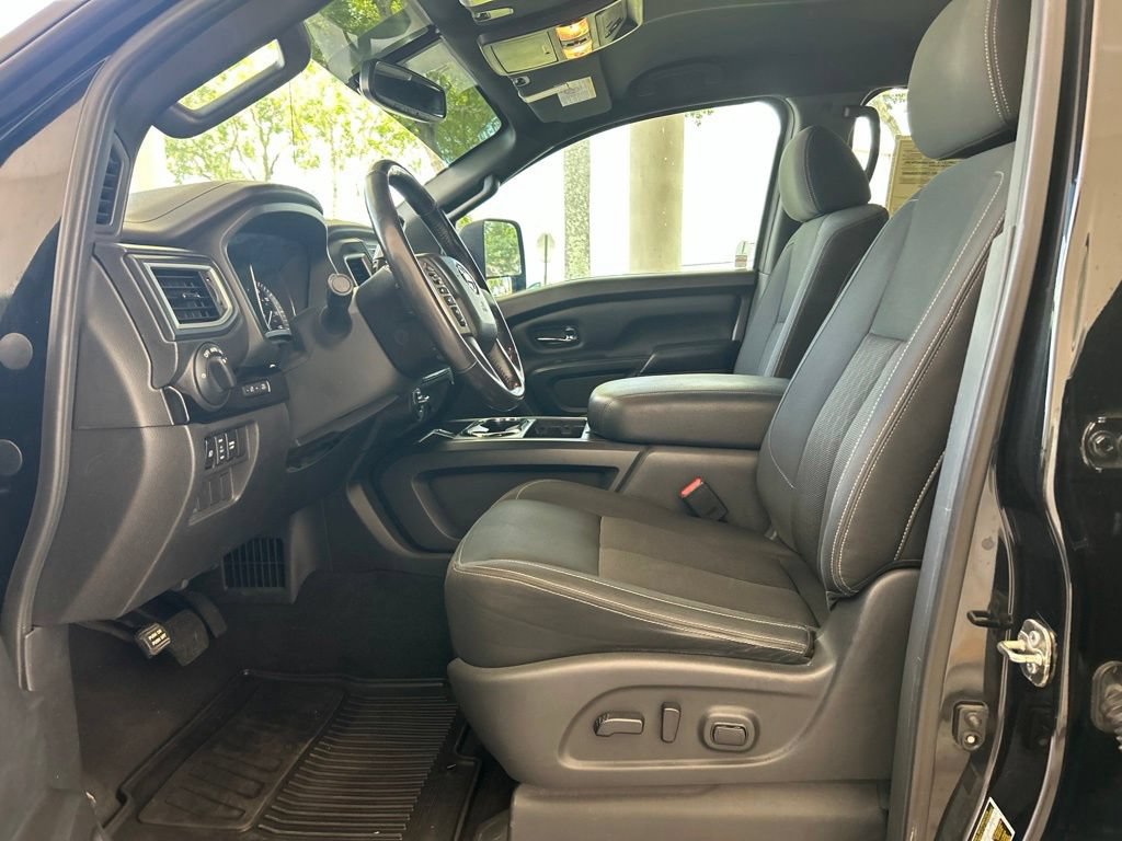 Used 2018 Nissan Titan SV w/ SV Convenience Package AWD/4WD image 6