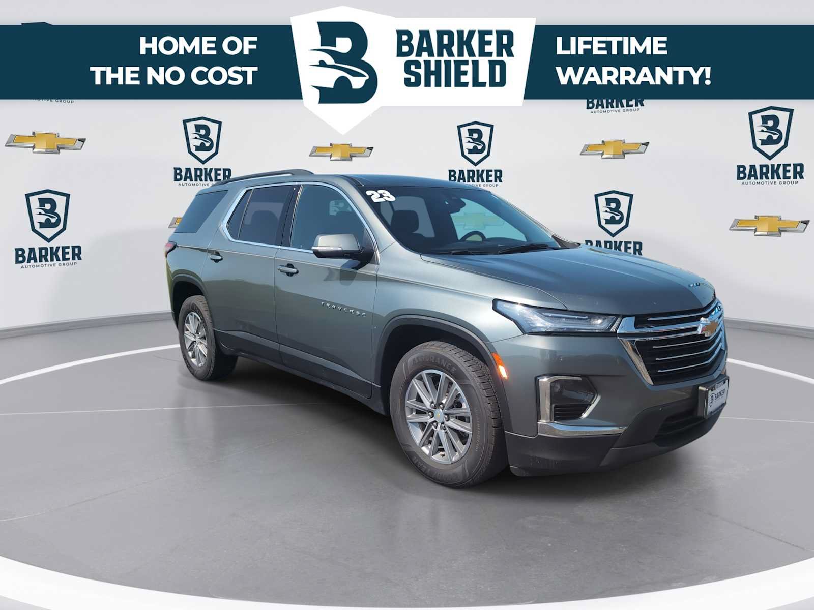 Used 2023 Chevrolet Traverse LT FWD image 2